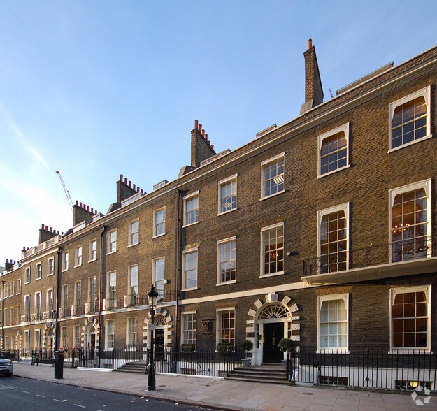 22 Bedford Sq, Londres à louer - Photo de l’immeuble – Image 2 sur 3