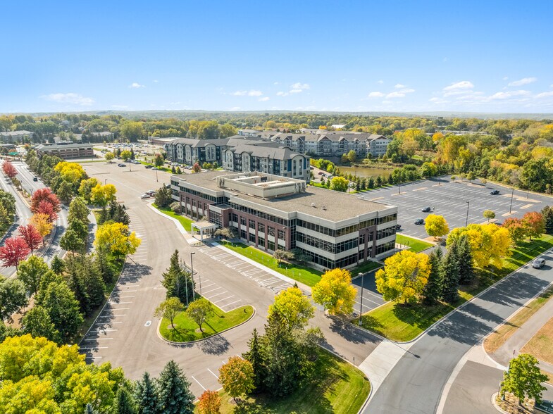 1515 Central Pky, Eagan, MN à louer - Photo de l’immeuble – Image 3 sur 20