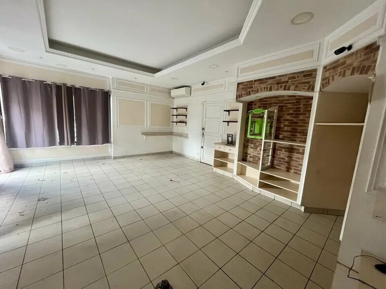 Local commercial dans Arles à louer - Photo intérieure – Image 3 sur 6