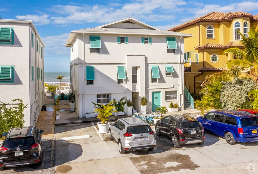 Beachfront Condo/ Hotel Redevelopment portefeuille de 3 biens à vendre sur LoopNet.fr - Photo principale – Image 2 sur 3