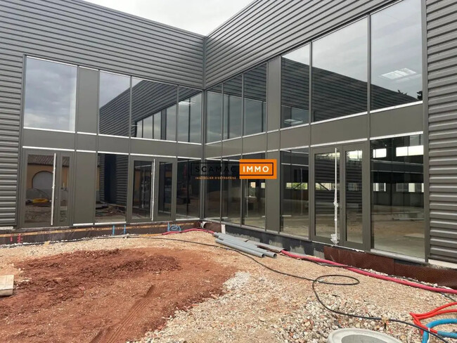 Plus de détails pour Local d’activités à vendre