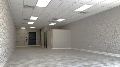 317-361 Schmidt Rd, Bolingbrook, IL à louer Photo intérieure– Image 1 sur 3