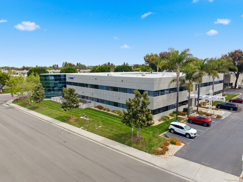 2231 Rutherford Rd, Carlsbad, CA à louer - Photo de l’immeuble – Image 1 sur 15