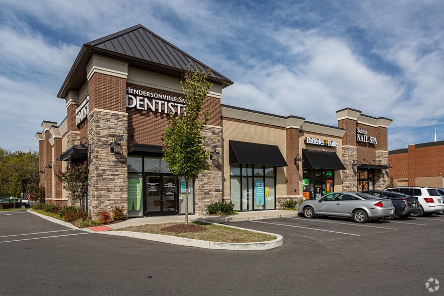 1002 Glenbrook Way, Hendersonville, TN à louer - Photo principale – Image 1 sur 2