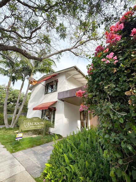 517 W Junipero St, Santa Barbara, CA à vendre - Photo de l’immeuble – Image 2 sur 15