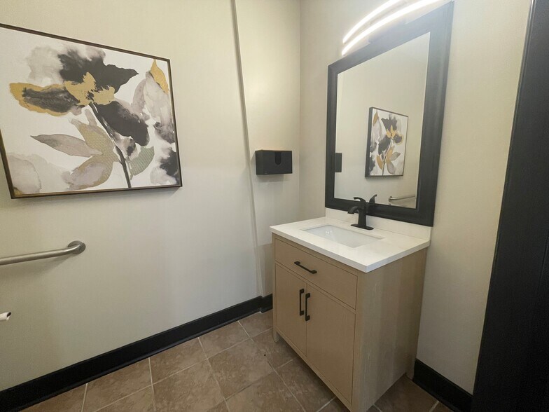 8971 Daniels Center Dr, Fort Myers, FL à louer - Photo de l’immeuble – Image 3 sur 12