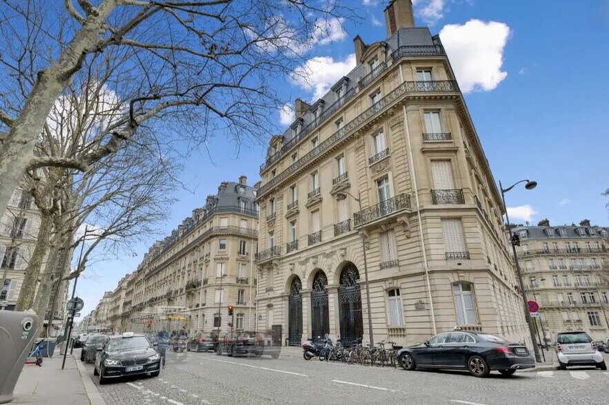 12 Avenue Pierre Ier De Serbie, Paris à louer - Photo de l’immeuble – Image 2 sur 9