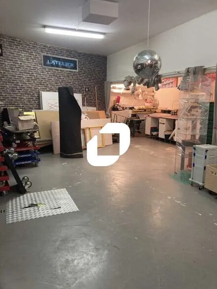 Local d'activités dans Courbevoie à vendre - Photo de l’immeuble – Image 2 sur 5