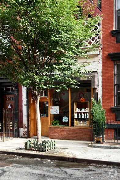 467 W 49th St, New York, NY à vendre - Photo de l’immeuble – Image 2 sur 16