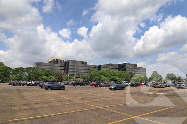Plus de détails pour 4-6 Parklane Blvd, Dearborn, MI - Bureau à louer