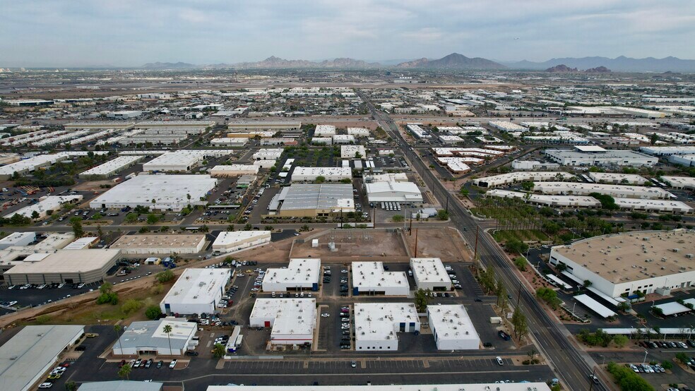 4828 S 40th St, Phoenix, AZ à louer - Photo de l’immeuble – Image 2 sur 6