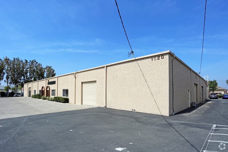 1514-1516 E Edinger Ave, Santa Ana, CA à louer - Photo principale – Image 1 sur 7