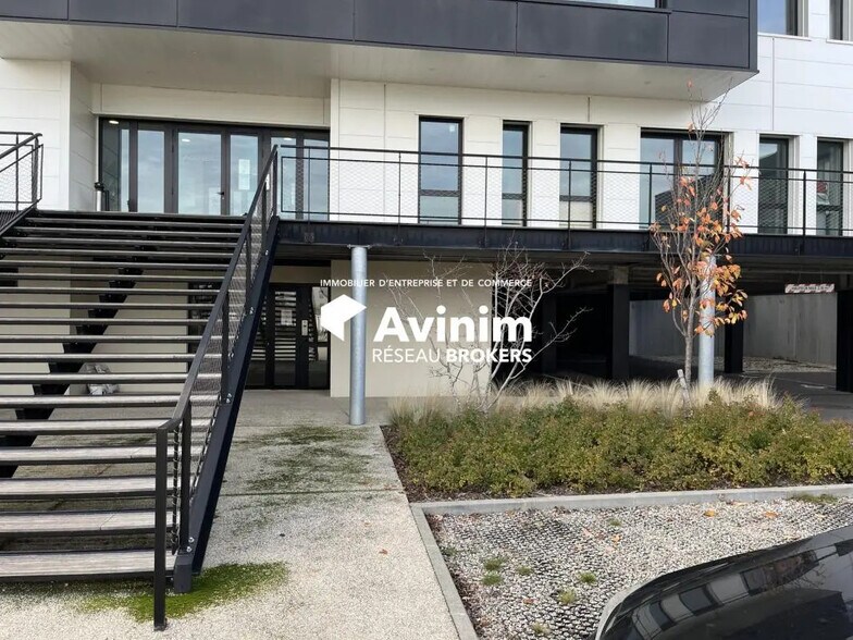 Bureau dans Chaponost à louer - Photo de l’immeuble – Image 2 sur 6