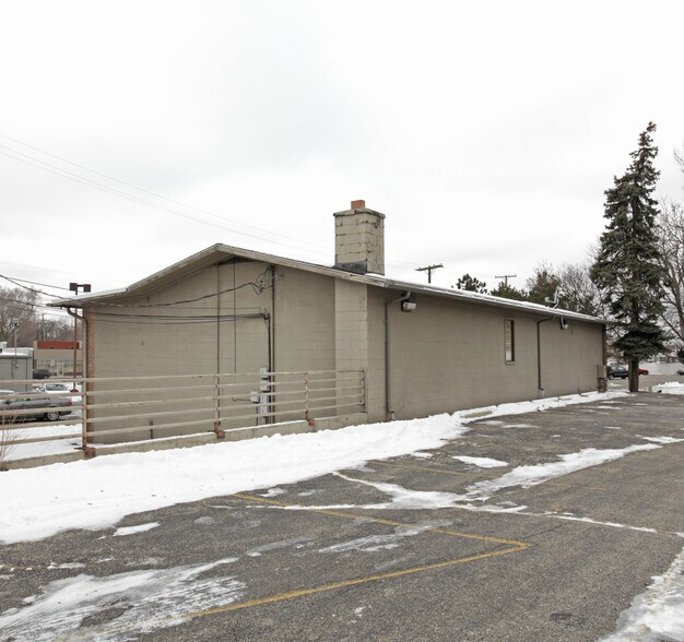 410 Cambridge Rd, Royal Oak, MI à vendre - Photo de l’immeuble – Image 3 sur 5
