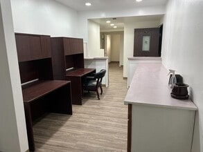 1761 W Romneya Dr, Anaheim, CA à louer Photo intérieure– Image 2 sur 14