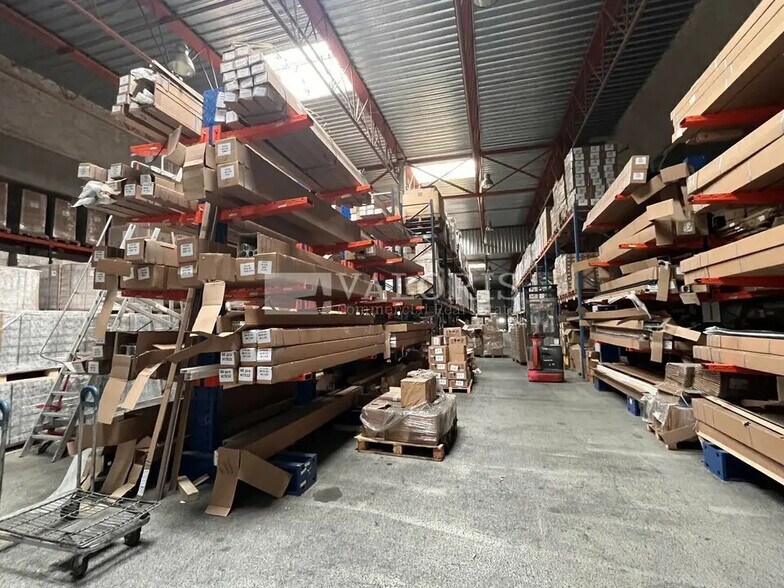 Industriel/Logistique dans Vitrolles à louer - Photo de l’immeuble – Image 3 sur 7
