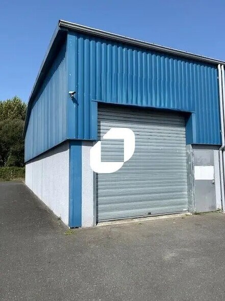 Local d’activités dans SAINT-JEAN-D'ILLAC à louer - Photo de l’immeuble – Image 1 sur 9