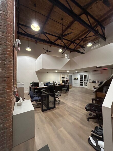 70 Moshassuck Rd, Lincoln, RI à louer - Photo de l’immeuble – Image 2 sur 20