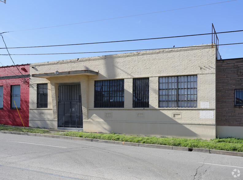 1305 S Akard St, Dallas, TX à louer - Photo de l’immeuble – Image 3 sur 33