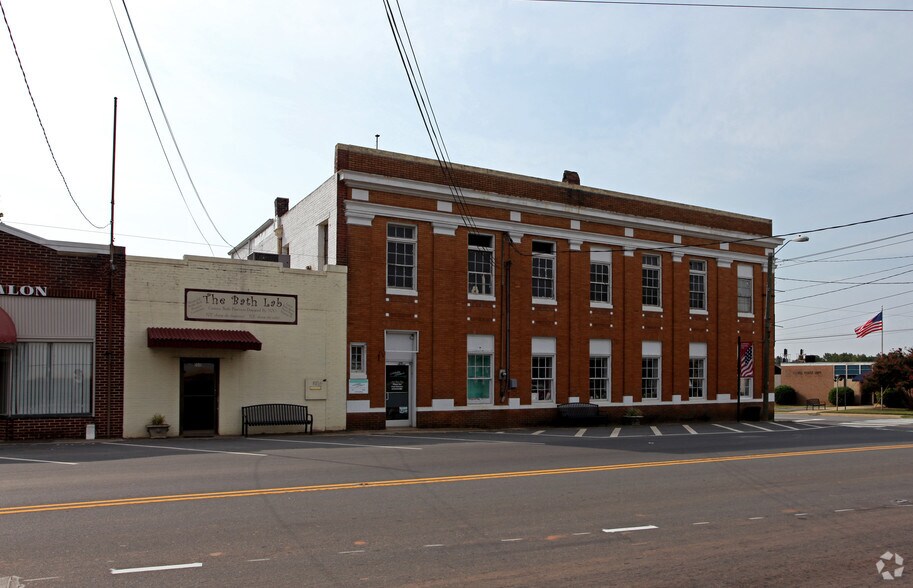 101 E 1st St, Lowell, NC à vendre - Photo de l’immeuble – Image 2 sur 5