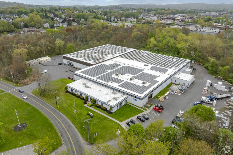 2 Great Pasture Rd, Danbury, CT à louer - Aérien – Image 1 sur 13