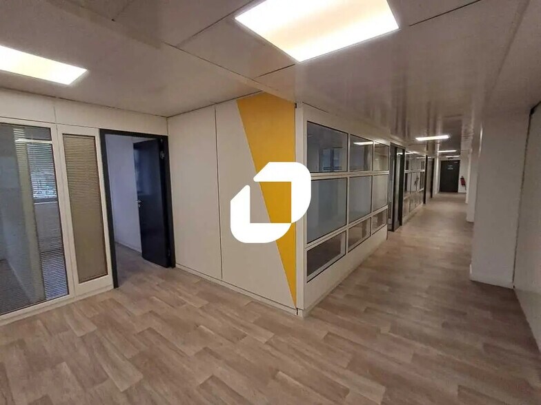Bureau dans Nanterre à louer - Photo de l’immeuble – Image 3 sur 8