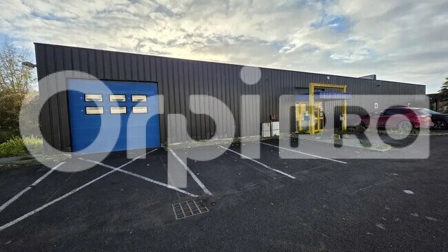 Plus de détails pour Local d'activités à louer