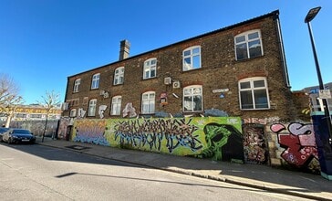 52 Beachy Rd, Londres à louer Photo de l’immeuble– Image 1 sur 1