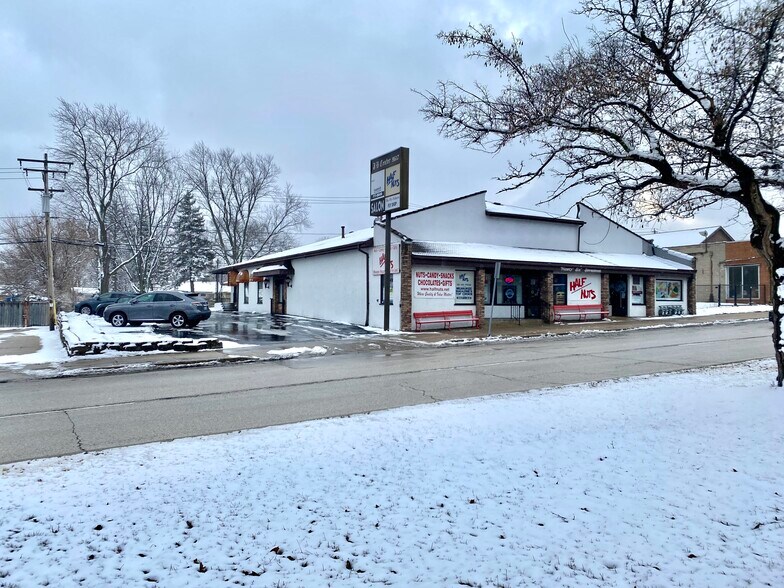 9617-9619, 9633-9635 W GREENFIELD AVE portefeuille de 2 biens à vendre sur LoopNet.fr - Photo de l’immeuble – Image 3 sur 6