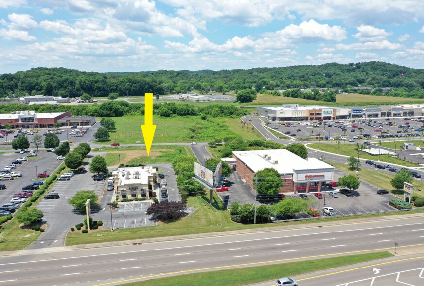 702 Winfield Dunn Pky, Sevierville, TN à louer - Photo de l’immeuble – Image 1 sur 4