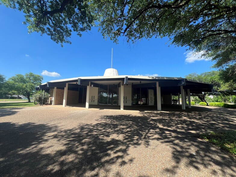 9121 Ferguson Rd, Dallas, TX à vendre - Photo de l’immeuble – Image 1 sur 11