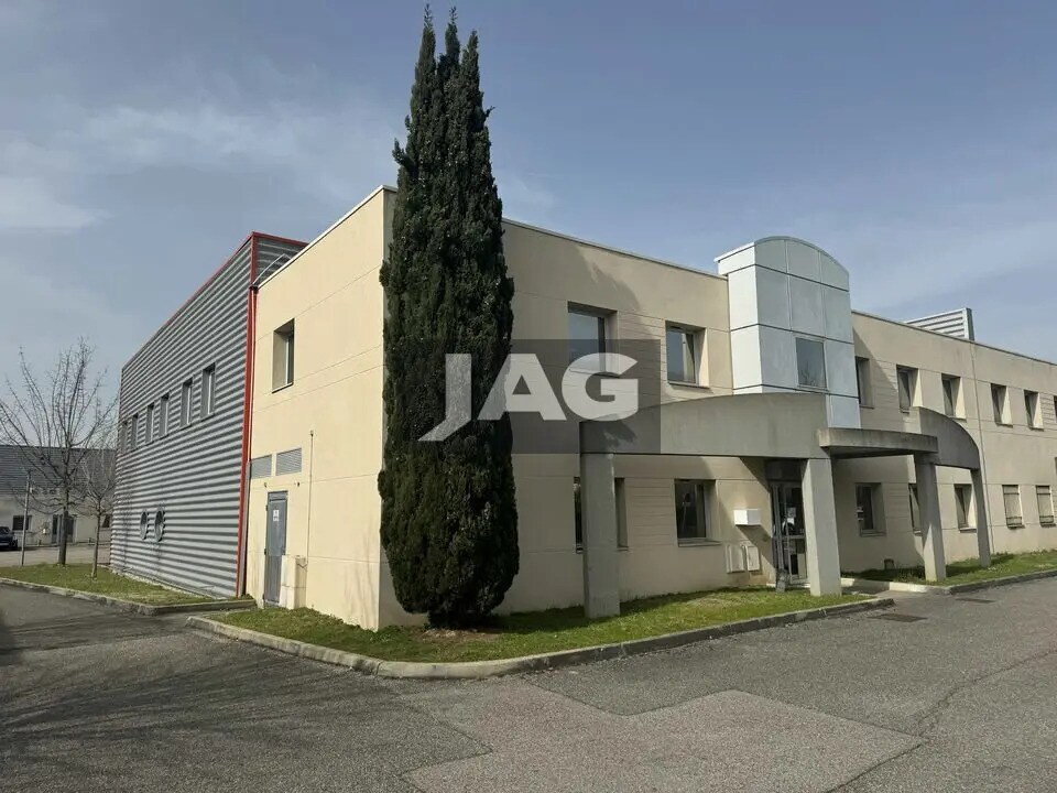 Local d’activités dans Saint-Priest à louer Photo de l’immeuble– Image 1 sur 11