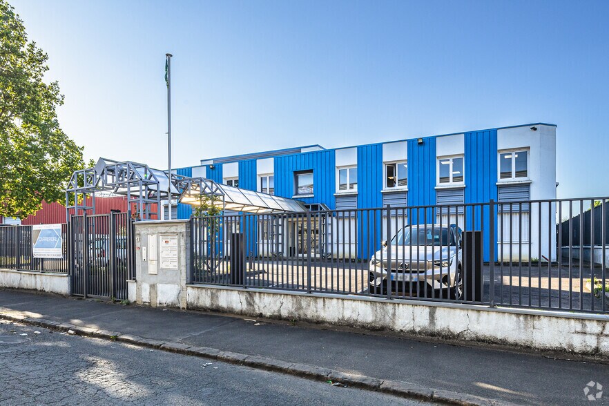Local d’activités dans Vitry-sur-Seine à louer - Photo principale – Image 1 sur 2