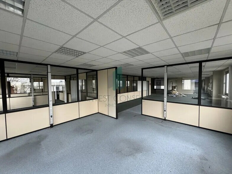 17-21 Rue Du Petit Albi, Cergy à louer - Photo de l’immeuble – Image 3 sur 6