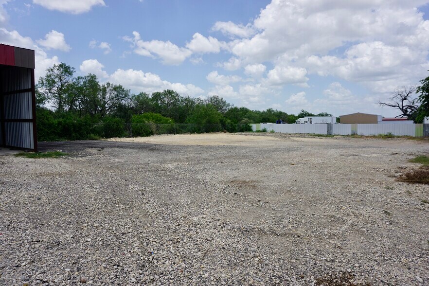 7447 FM 1346, San Antonio, TX à louer - Photo de l’immeuble – Image 2 sur 14