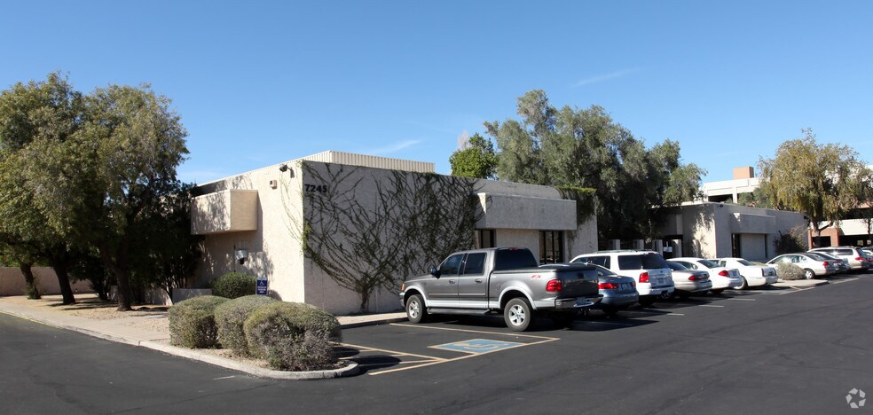 7245 E Osborn Rd, Scottsdale, AZ à vendre - Photo de l’immeuble – Image 3 sur 9