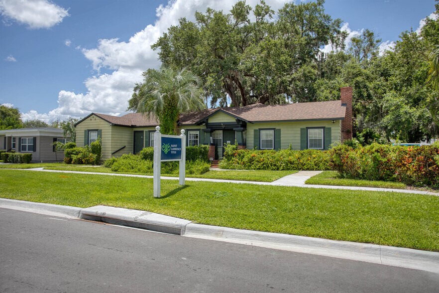 212 Pasadena Pl, Orlando, FL à vendre - Photo de l’immeuble – Image 2 sur 14
