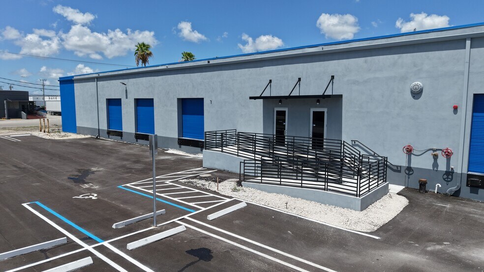 7100 NW 36th Ave, Miami, FL à louer - Photo de l’immeuble – Image 2 sur 165