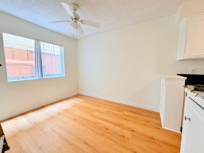 12718 Mitchell Ave, Los Angeles, CA à vendre - Photo de l’immeuble – Image 3 sur 10