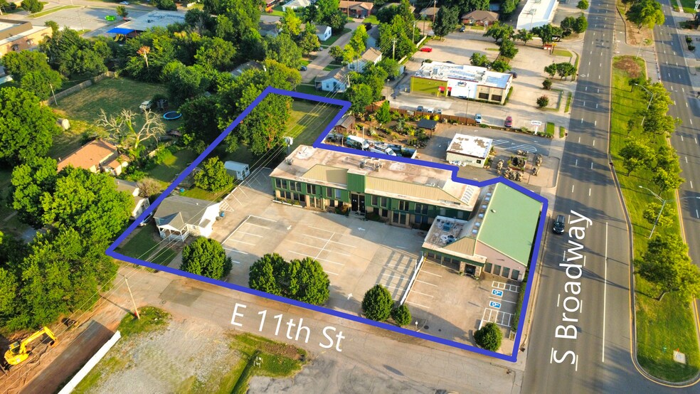 2 E 11th St, Edmond, OK à vendre - Photo de l’immeuble – Image 1 sur 16