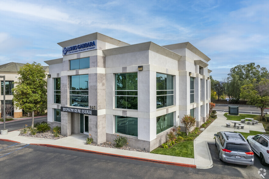 940 Canterbury Pl, Escondido, CA à louer - Photo de l’immeuble – Image 1 sur 5