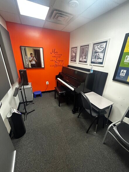 465 Herndon Pky, Herndon, VA à vendre - Photo de l’immeuble – Image 2 sur 9