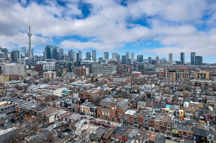 761 Queen St W, Toronto, ON à vendre - Aérien – Image 3 sur 21