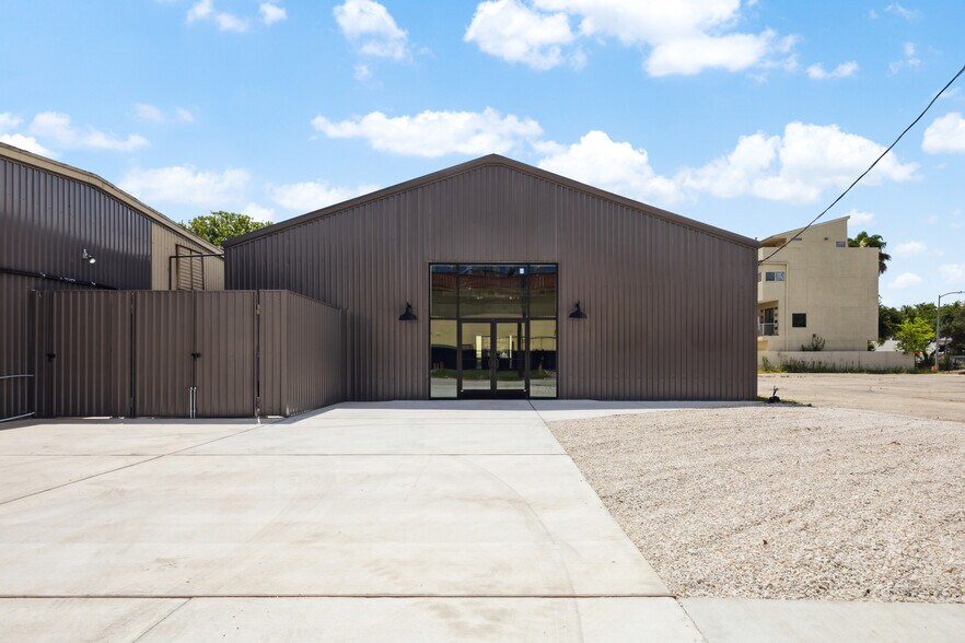 2102-2112 Pease St, Houston, TX à louer - Photo de l’immeuble – Image 2 sur 13