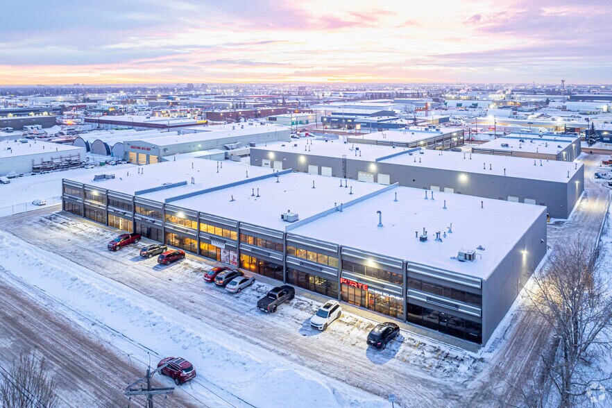 11650-11668 154 St NW, Edmonton, AB à louer - Aérien – Image 2 sur 3