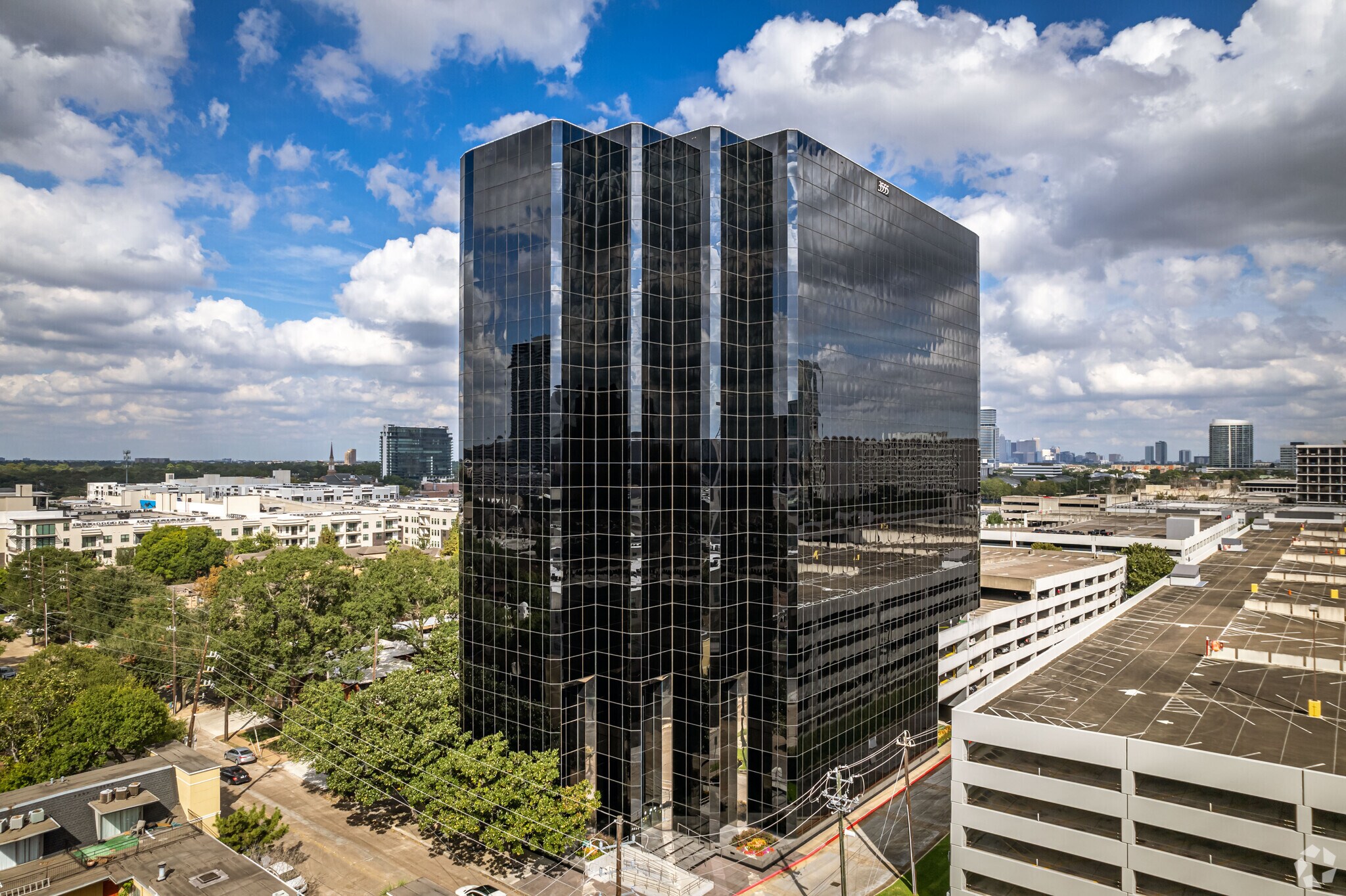 3555 Timmons Ln, Houston, TX à louer Photo principale– Image 1 sur 13