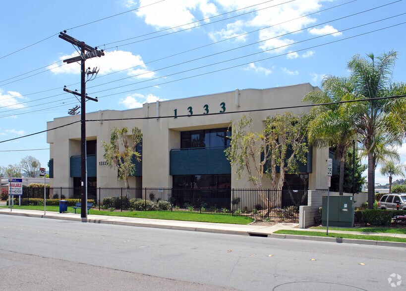 1333 E Madison Ave, El Cajon, CA à louer - Photo de l’immeuble – Image 3 sur 3