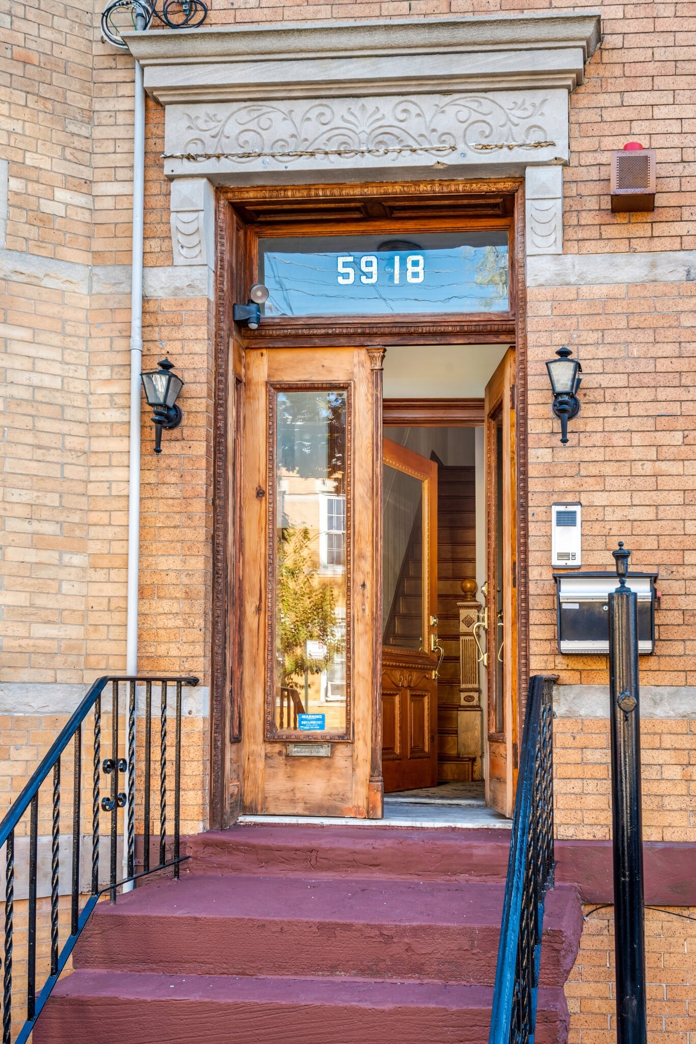 5918 69th Ave, Ridgewood, NY à louer Photo principale– Image 1 sur 18