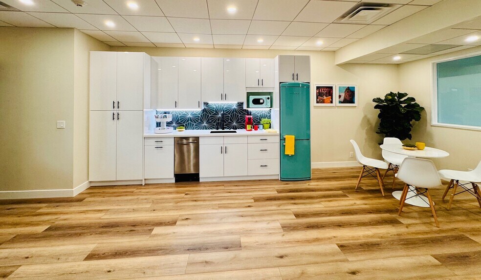 11965 Venice Blvd, Los Angeles, CA à louer - Photo intérieure – Image 2 sur 75