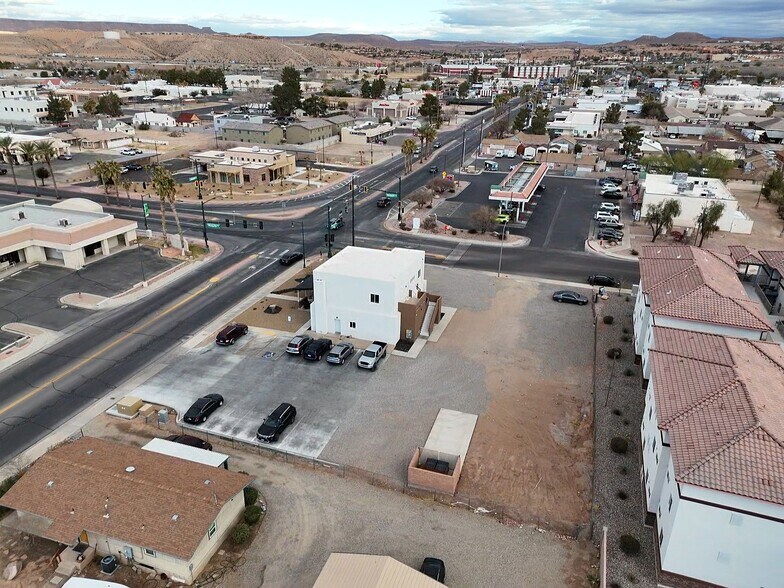 220 E Mesquite Blvd, Mesquite, NV à louer - Photo de l’immeuble – Image 3 sur 4